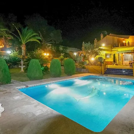 Lovely Home In Alhaurin De La Torre With Wifi