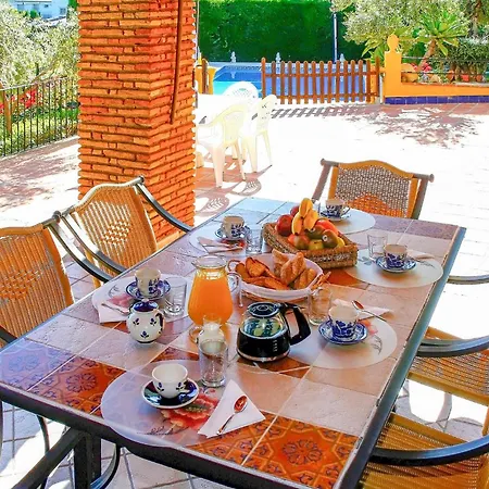 Lovely Home In Alhaurin De La Torre With Wifi
